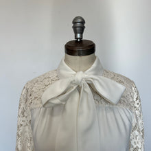 Charger l&#39;image dans la galerie, Blouse avec dentelle Co|te
