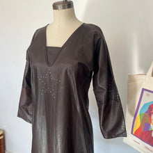 Charger l&#39;image dans la galerie, Robe en cuir vintage brune avec étoiles

