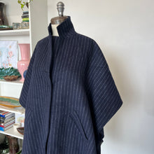 Charger l'image dans la galerie, Vestes cape en laine Persona par Marina Rinaldi

