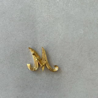 Broche lettre M
