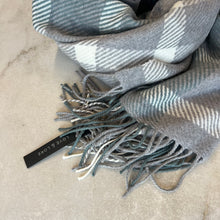 Charger l&#39;image dans la galerie, Foulard Love &amp; Lore gris et bleu
