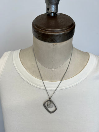 Collier #3561 breloque carré gris Stella par Isabel Désy