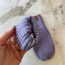 Charger l'image dans la galerie, Mitaines mi-saison tricot pour enfants Deux par Deux mauve
