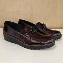 Charger l'image dans la galerie, Chaussures loafers en cuir rouge bordeaux Imac
