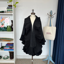 Charger l'image dans la galerie, Veste par-dessus Guy Laroche
