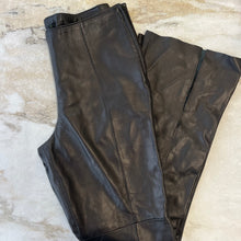 Charger l&#39;image dans la galerie, Pantalon en cuir Danier
