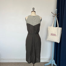 Charger l'image dans la galerie, Robe Jennifer Glasgow Osaka grise

