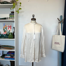 Charger l'image dans la galerie, Chemise Satin Feel Oui
