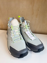 Charger l'image dans la galerie, Bottes de randonnées Terrex Fee Hiker 2.0 Adidas
