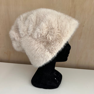 Chapeau en fausse fourrure beige