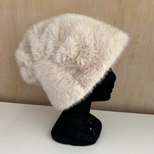 Charger l'image dans la galerie, Chapeau en fausse fourrure beige
