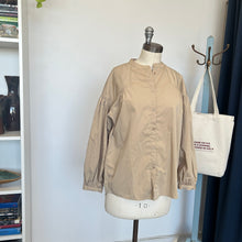 Charger l'image dans la galerie, Chemise beige Massimo Dutti
