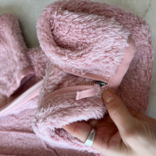 Charger l&#39;image dans la galerie, Combinaison Patagonia Baby Furry Friends Bunting
