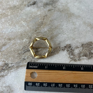 Broche hexagonale