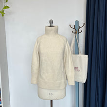 Charger l'image dans la galerie, Chandail en laine d'alpaga The Group Babaton
