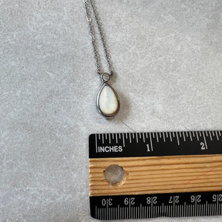 Collier pendentif goutte nacre