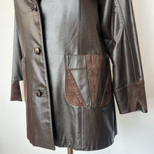 Charger l&#39;image dans la galerie, Manteau en cuir brun Lavoie Morin cuir et fourrures
