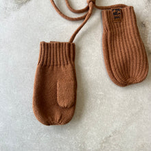 Charger l'image dans la galerie, Mitaines mi-saison tricot brun Deux par Deux
