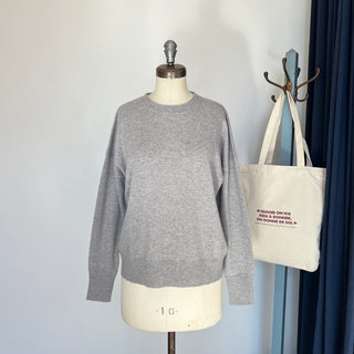 Chandail en cachemire House of Liberty col rond gris *Nouvelles tailles*