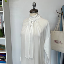 Charger l'image dans la galerie, Blouse à col Carla G

