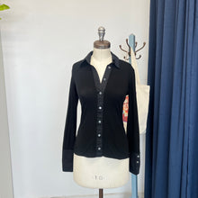 Charger l'image dans la galerie, Chandail boutonné Marc Cain
