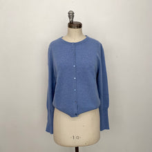 Charger l&#39;image dans la galerie, Cardigan en cachemire House of Liberty bleu
