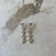 Charger l'image dans la galerie, Boucles d'oreilles argentées petits triangles
