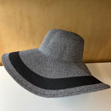 Charger l&#39;image dans la galerie, Chapeau de plage Banana Republic

