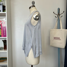 Charger l'image dans la galerie, Blouse évasée satin enver Beatrice
