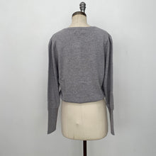 Charger l&#39;image dans la galerie, Cardigan en cachemire House of Liberty gris
