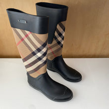 Charger l&#39;image dans la galerie, Bottes de pluie Burberry - Les Mal-Aimés ❤️‍🩹
