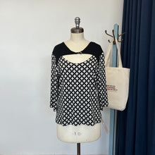 Charger l&#39;image dans la galerie, Chandail noir et blanc Voyou
