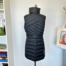 Charger l'image dans la galerie, Manteau long sans manches en duvet Indyeva
