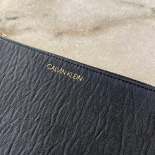 Charger l&#39;image dans la galerie, Pochette Calvin Klein
