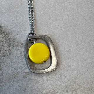 Collier #3561 breloque jaune Stella par Isabel Désy