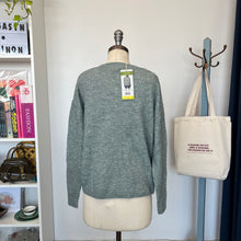 Charger l'image dans la galerie, Chandail tricot doux Legendary Outfiters
