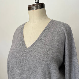 Chandail en cachemire House of Liberty col V gris *Nouvelles tailles*