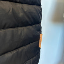 Charger l'image dans la galerie, Manteau long sans manches en duvet Indyeva
