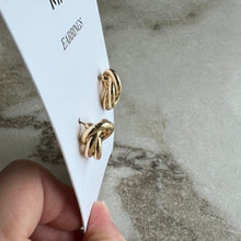 Charger l'image dans la galerie, Boucles d'oreilles neuves MNG
