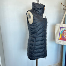 Charger l'image dans la galerie, Manteau long sans manches en duvet Indyeva
