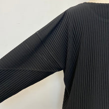 Charger l&#39;image dans la galerie, Chandail Homme Plissé de Issey Miyake
