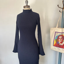 Charger l&#39;image dans la galerie, Robe Majestic Filatures Deluxe en tricot bleu scintillant
