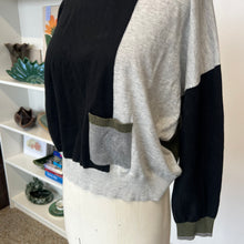 Charger l'image dans la galerie, Chandail Valerie Varsity WISPR
