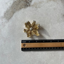 Charger l'image dans la galerie, Broche florale Boucher
