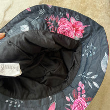 Charger l'image dans la galerie, Chapeau fleurie de pluie Deux par Deux

