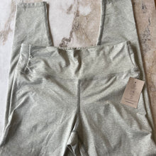 Charger l'image dans la galerie, Legging Buttery Soft bff celery Rose Buddha
