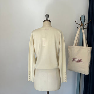 Chandail en cachemire House of Liberty col V crème *Nouvelles tailles*