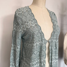 Charger l'image dans la galerie, Cardigan long en tricot scintillant D. Exterior
