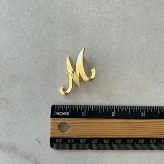 Broche lettre M