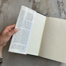 Charger l&#39;image dans la galerie, Livre The ground beneath her feet Rushdie Salman
